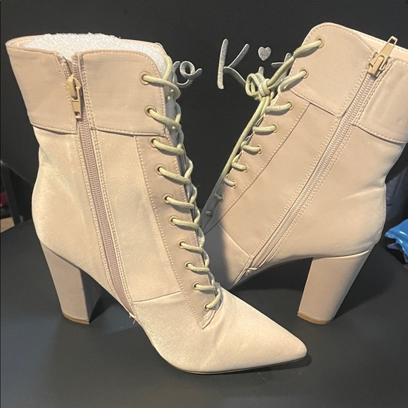 AKIRA Shoes - AKIRA Cream Lace-Up Block Heel Boots